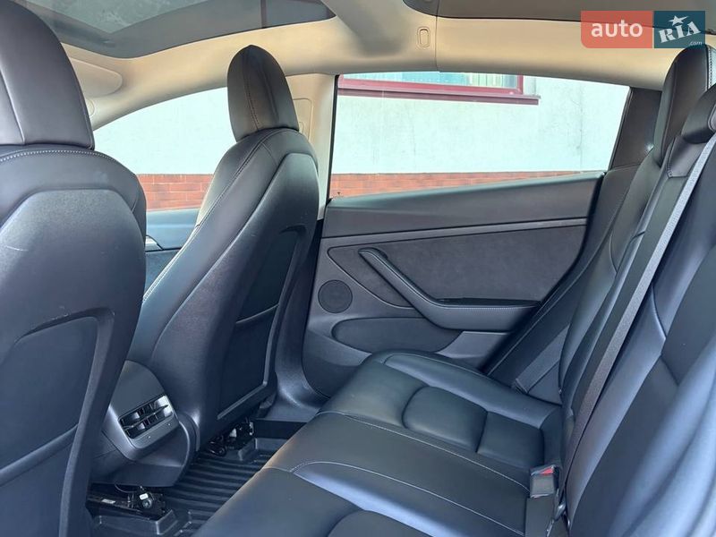 Седан Tesla Model 3 2022 в Луцьку