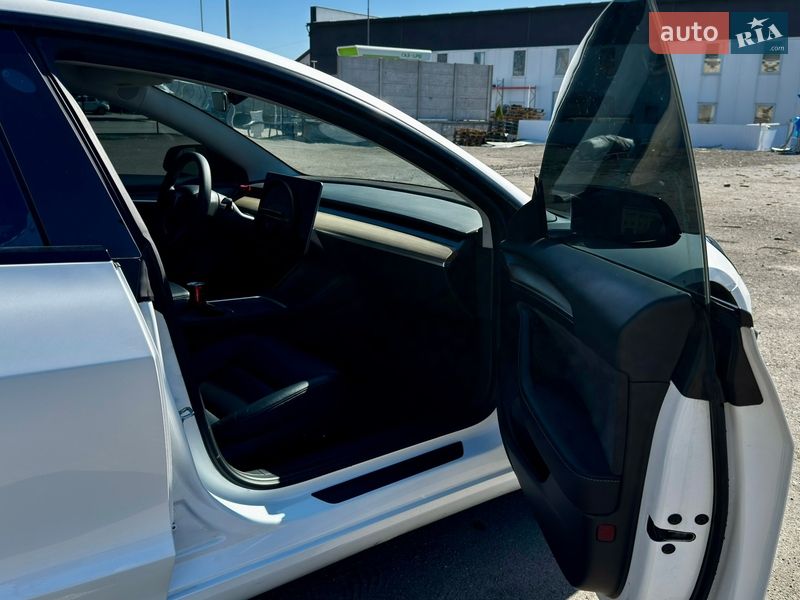 Седан Tesla Model 3 2022 в Киеве
