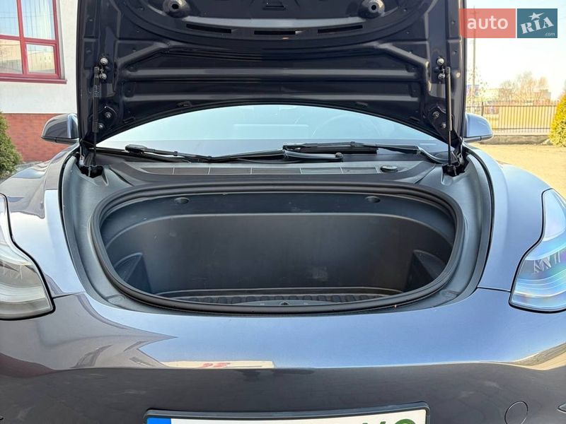 Седан Tesla Model 3 2022 в Луцьку