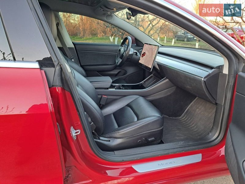 Седан Tesla Model 3 2018 в Киеве