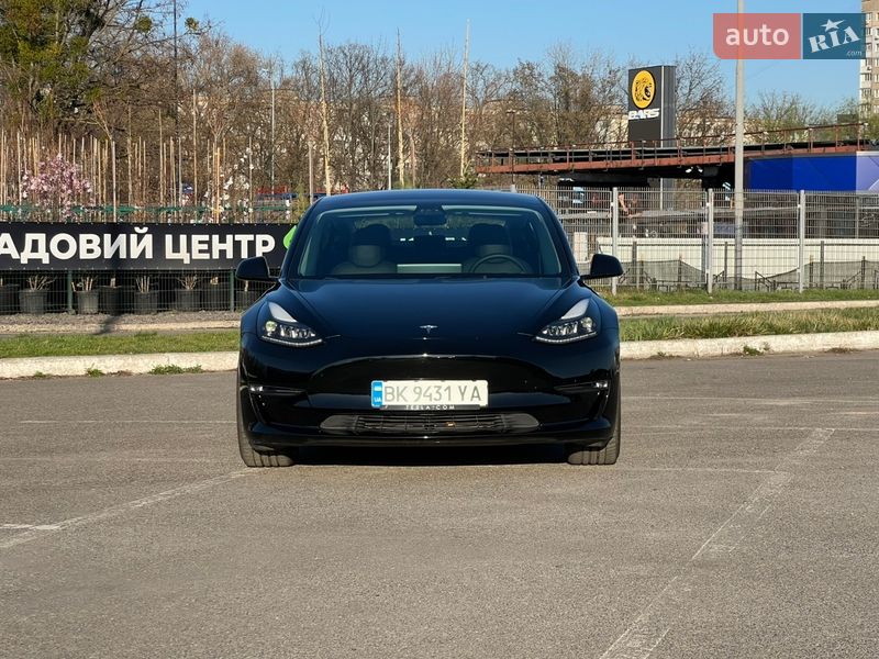 Седан Tesla Model 3 2023 в Киеве