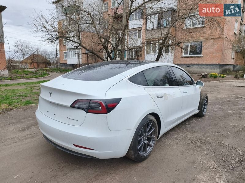 Седан Tesla Model 3 2018 в Сквире