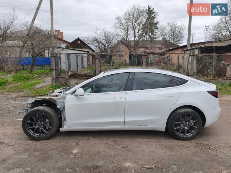 Седан Tesla Model 3 2018 в Сквире