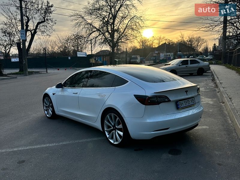 Седан Tesla Model 3 2019 в Одессе