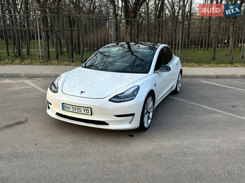 Седан Tesla Model 3 2019 в Одесі