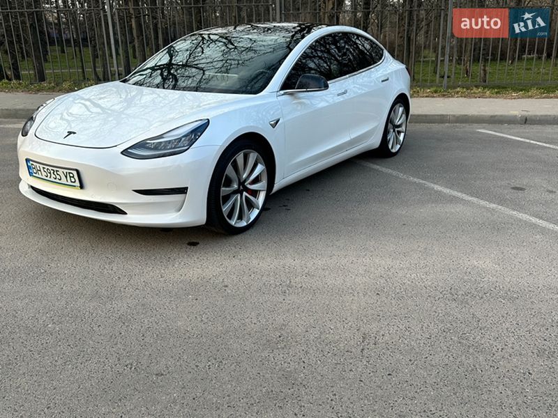 Седан Tesla Model 3 2019 в Одесі