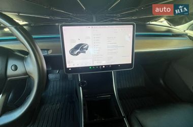 Седан Tesla Model 3 2018 в Львові