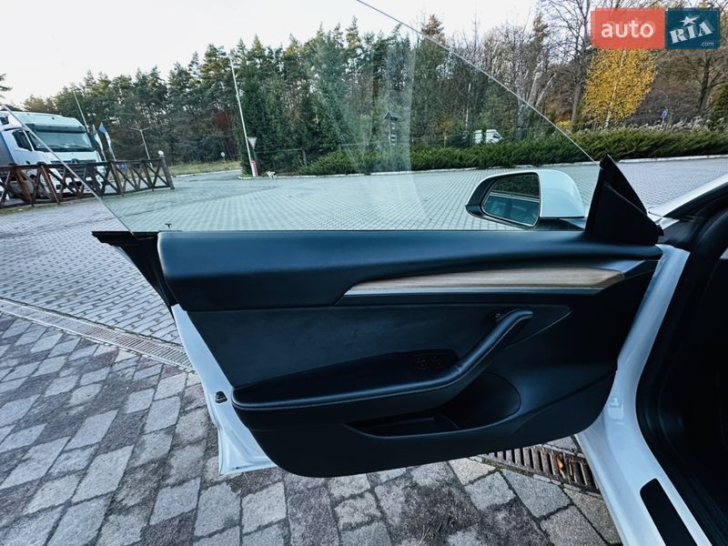 Седан Tesla Model 3 2021 в Виннице