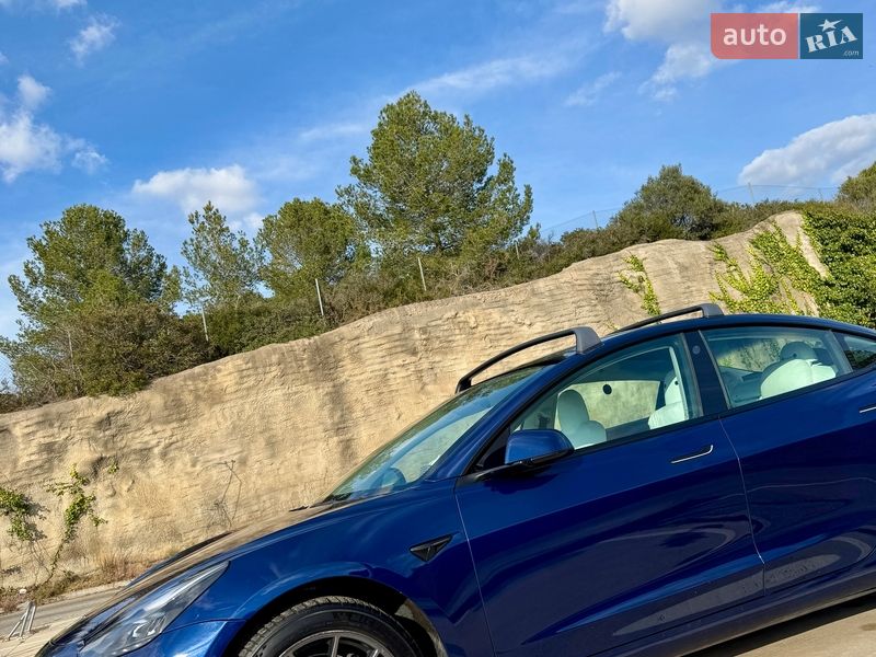 Седан Tesla Model 3 2022 в Киеве