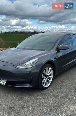 Седан Tesla Model 3 2018 в Ровно