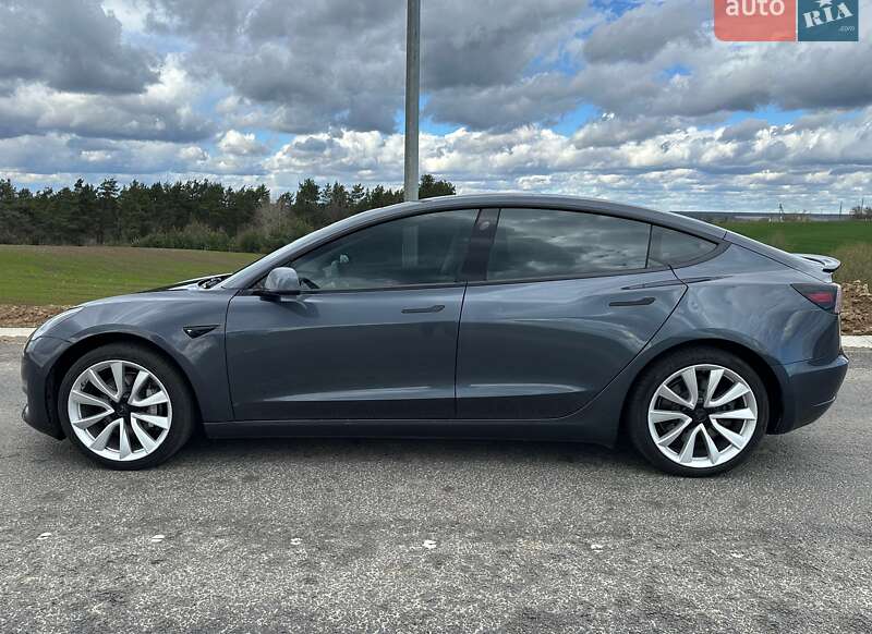 Седан Tesla Model 3 2018 в Ровно