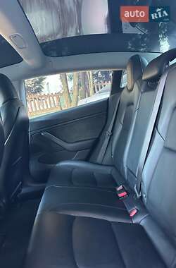 Седан Tesla Model 3 2018 в Ровно