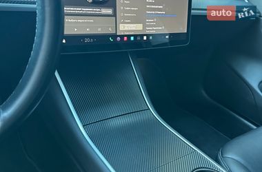 Седан Tesla Model 3 2018 в Ровно