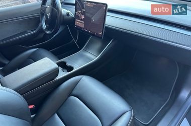 Седан Tesla Model 3 2018 в Ровно
