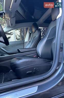 Седан Tesla Model 3 2018 в Ровно