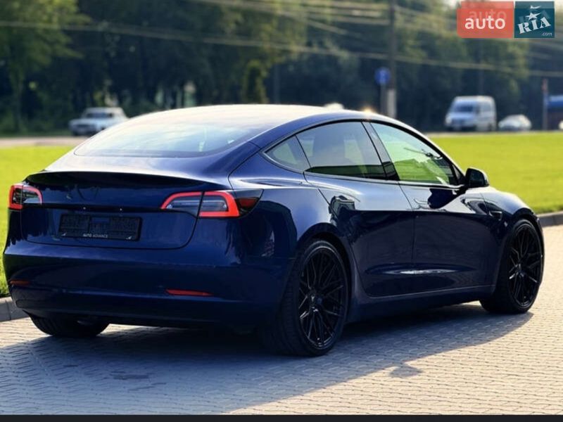Седан Tesla Model 3 2019 в Житомирі