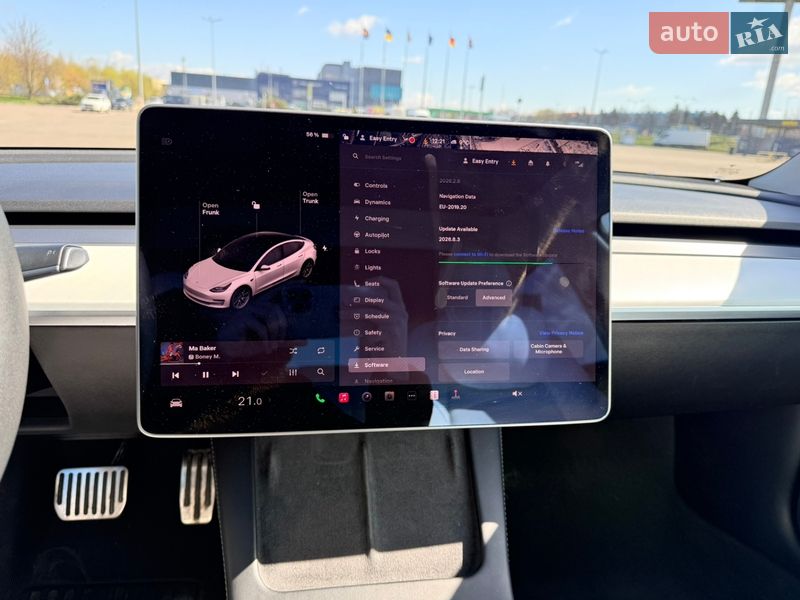 Седан Tesla Model 3 2021 в Львове