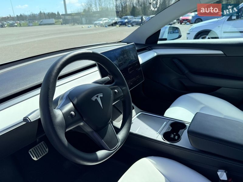 Седан Tesla Model 3 2021 в Львове