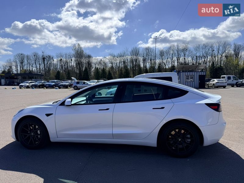 Седан Tesla Model 3 2021 в Львове