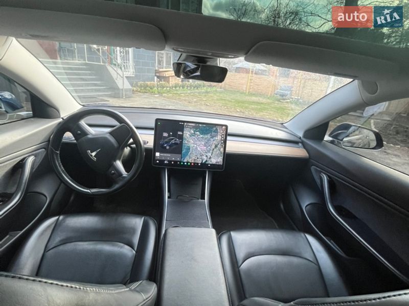 Седан Tesla Model 3 2018 в Ирпене