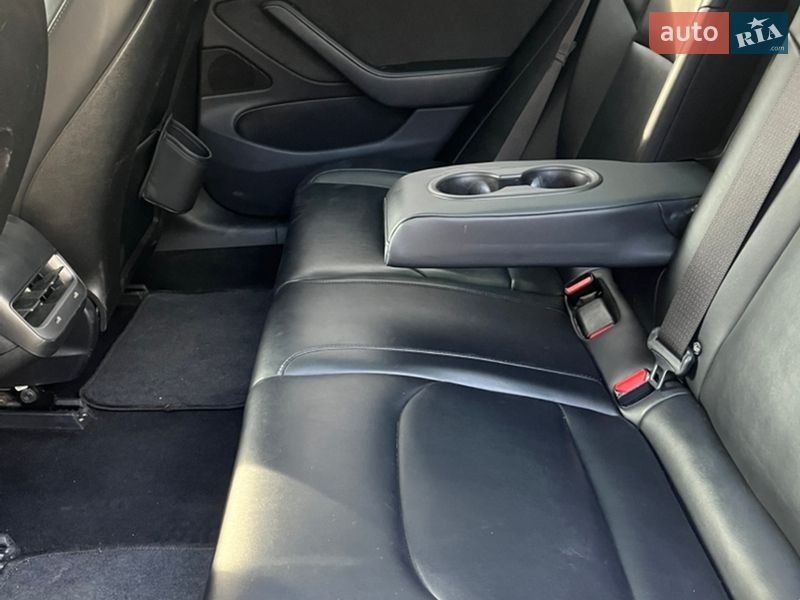Седан Tesla Model 3 2018 в Ирпене