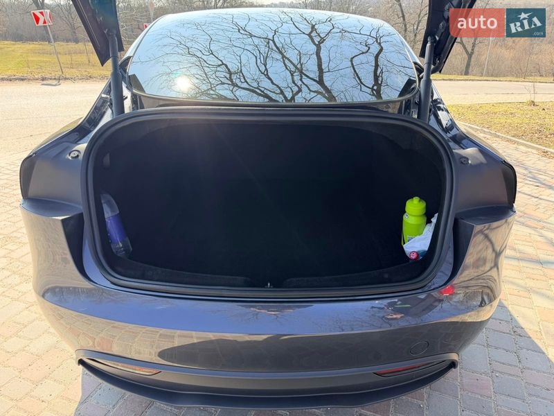 Седан Tesla Model 3 2024 в Кропивницком
