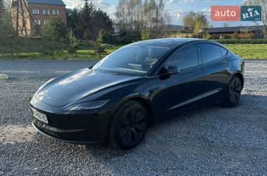 Седан Tesla Model 3 2025 в Львове