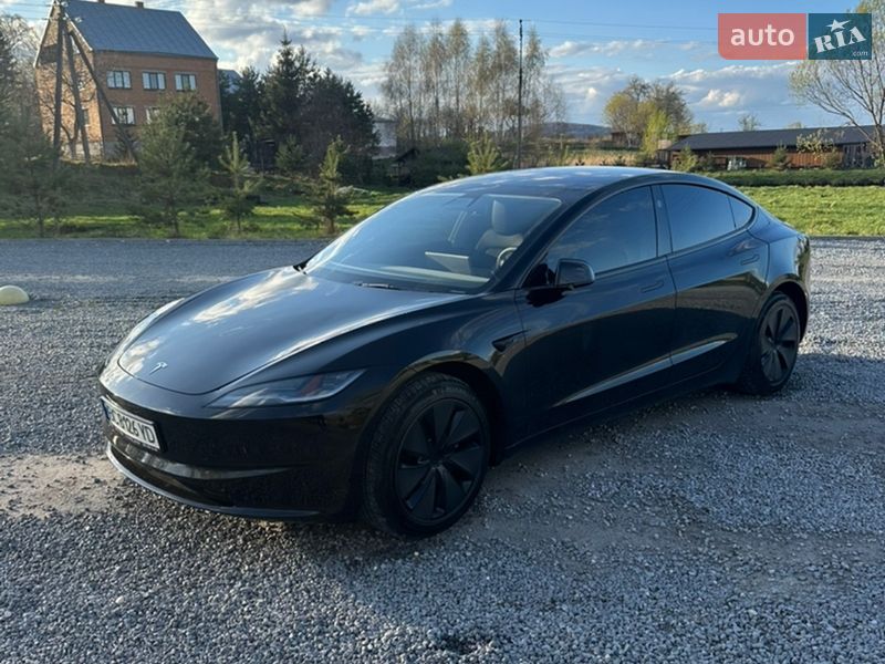 Tesla Model 3 2025