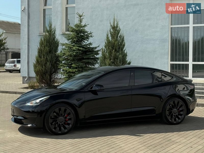 Седан Tesla Model 3 2023 в Житомире