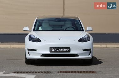 Седан Tesla Model 3 2020 в Киеве