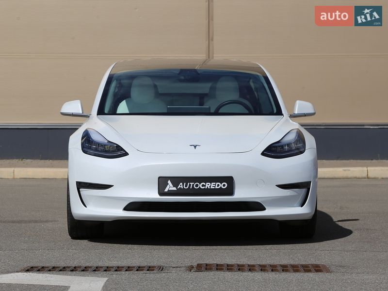 Седан Tesla Model 3 2020 в Киеве