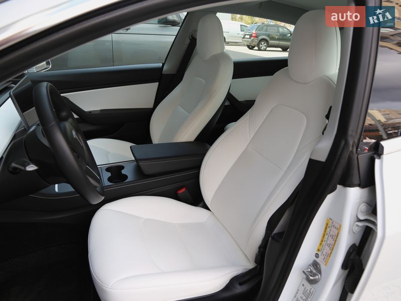 Седан Tesla Model 3 2020 в Киеве