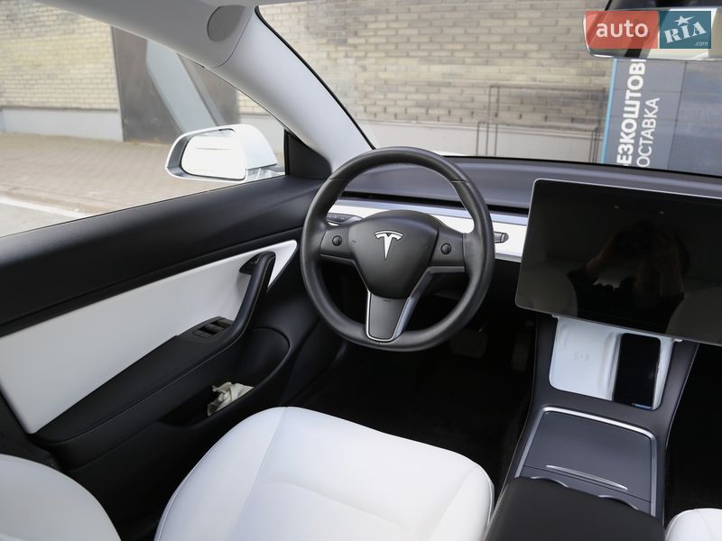 Седан Tesla Model 3 2020 в Киеве