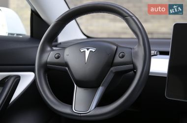 Седан Tesla Model 3 2020 в Киеве