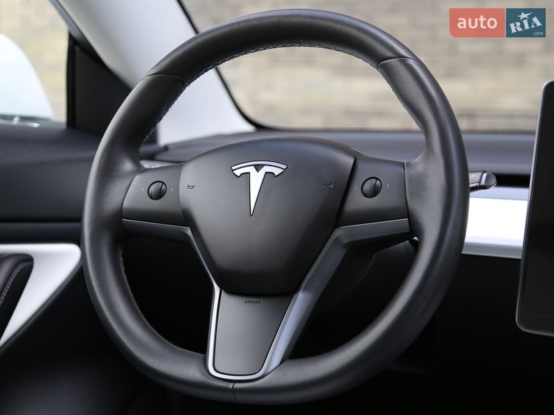 Седан Tesla Model 3 2020 в Киеве