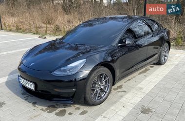 Седан Tesla Model 3 2021 в Львові