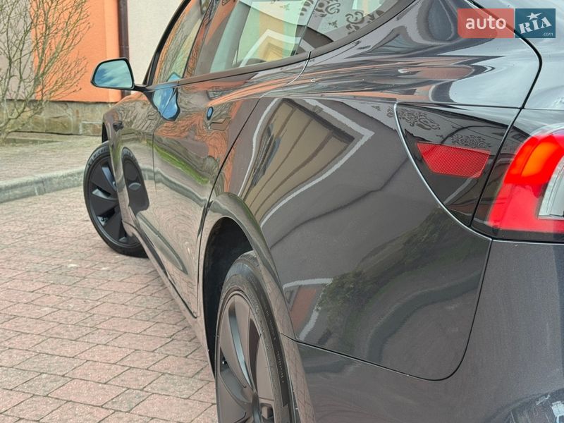 Седан Tesla Model 3 2024 в Стрые