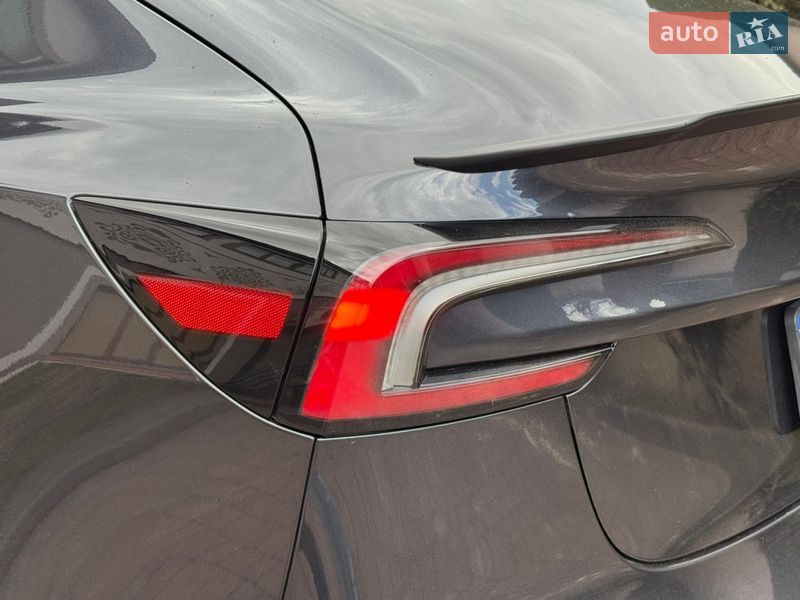 Седан Tesla Model 3 2024 в Стрые