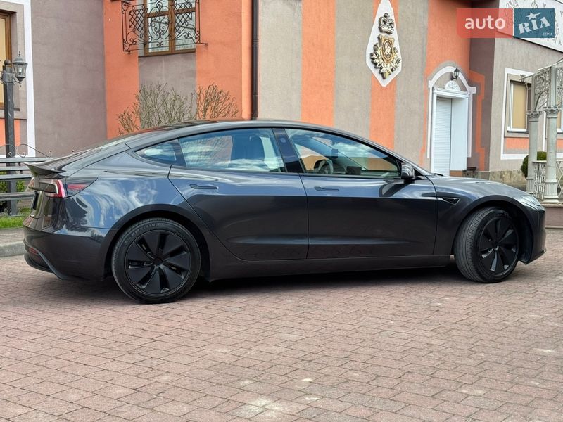 Седан Tesla Model 3 2024 в Стрые