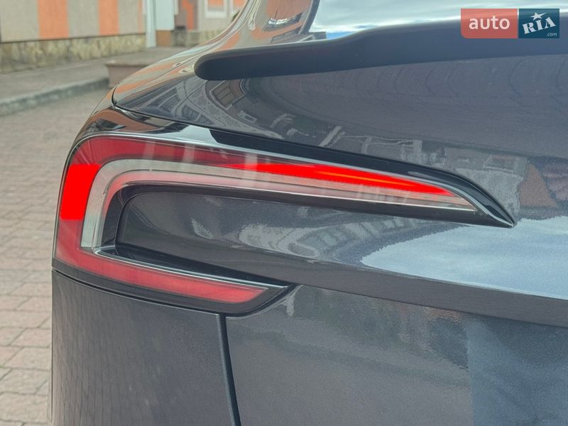 Седан Tesla Model 3 2024 в Стрые