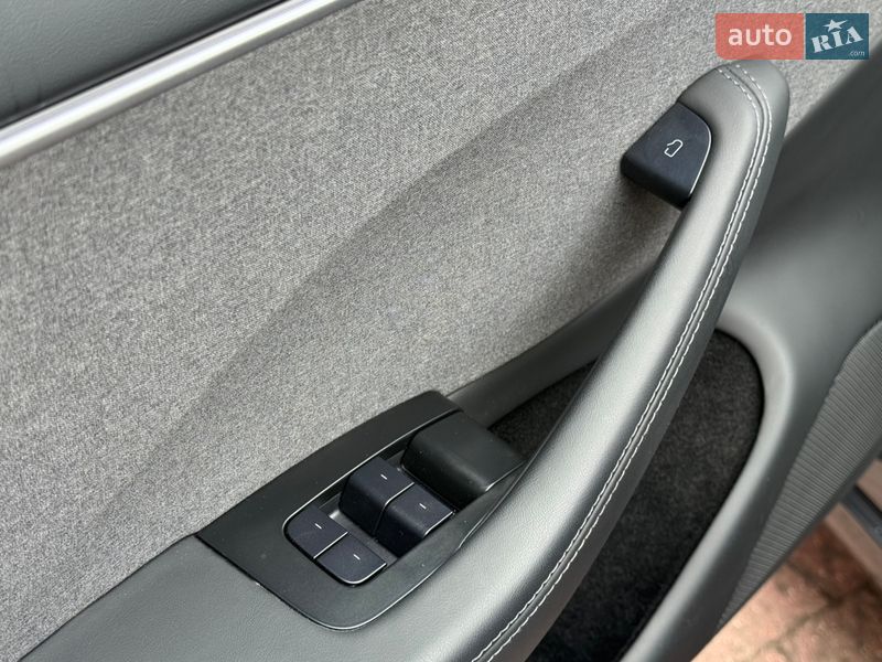 Седан Tesla Model 3 2024 в Стрые