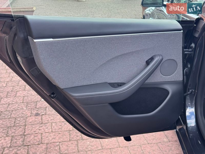 Седан Tesla Model 3 2024 в Стрые