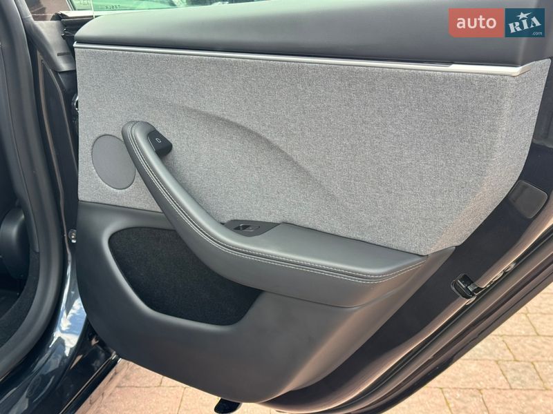 Седан Tesla Model 3 2024 в Стрые