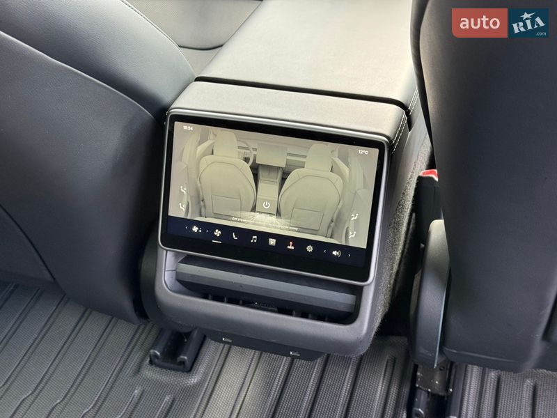 Седан Tesla Model 3 2024 в Стрые