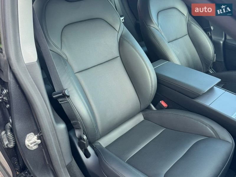 Седан Tesla Model 3 2024 в Стрые