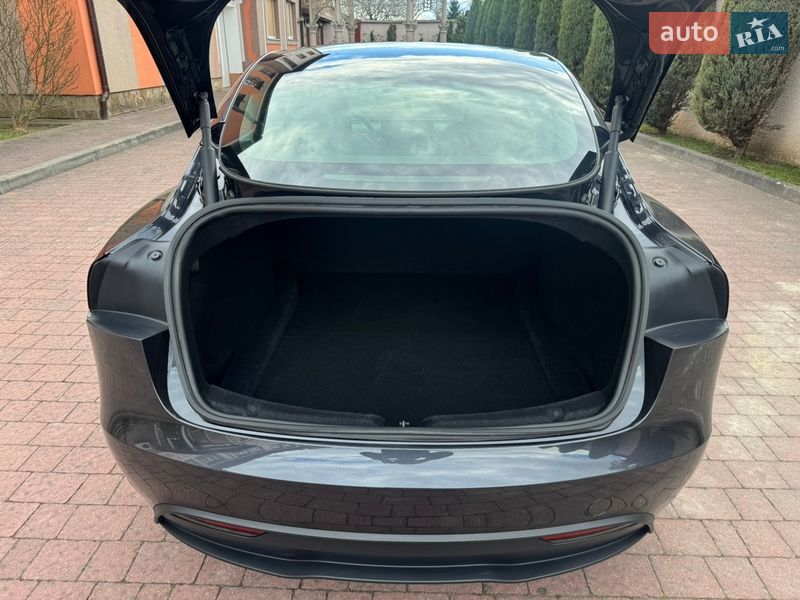 Седан Tesla Model 3 2024 в Стрые