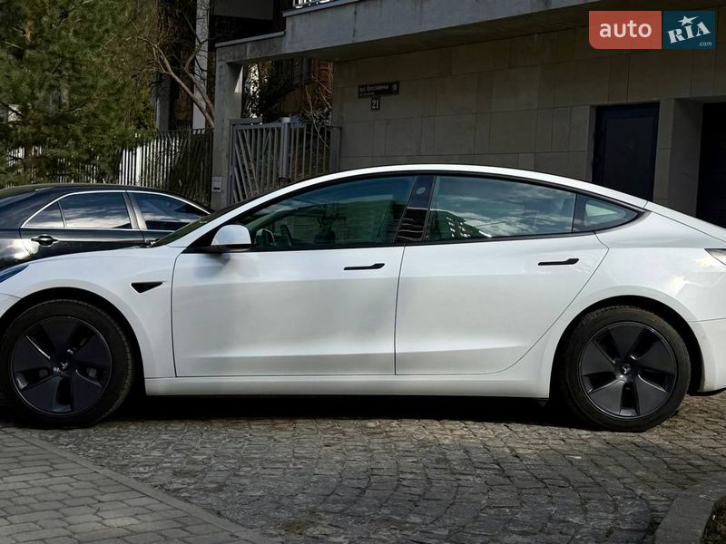 Седан Tesla Model 3 2022 в Львові