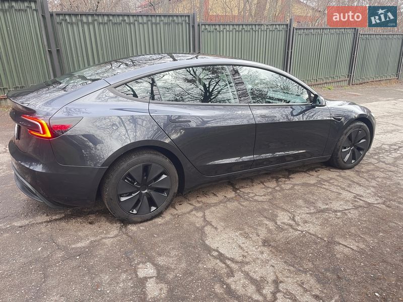 Седан Tesla Model 3 2025 в Харкові