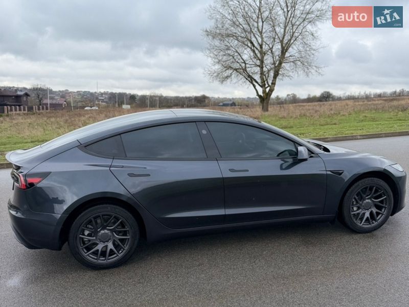 Седан Tesla Model 3 2025 в Киеве