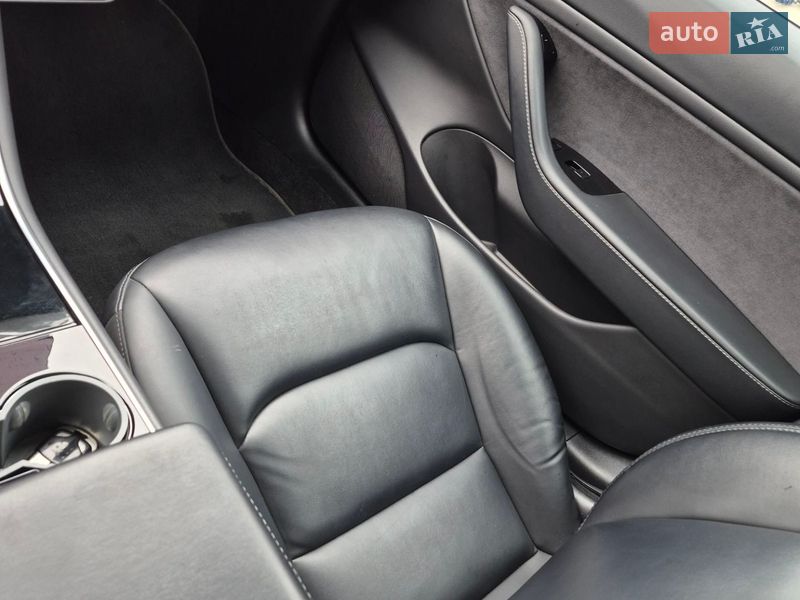 Седан Tesla Model 3 2020 в Гостомелі